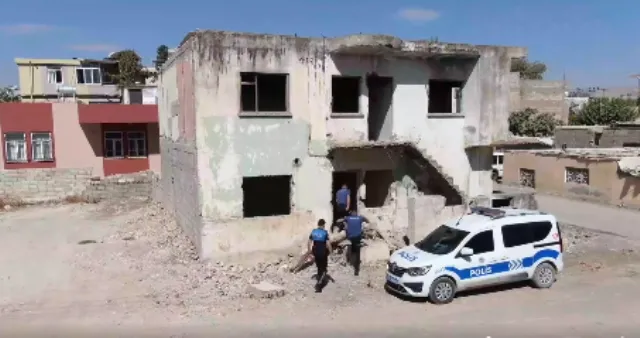 Polisin belirlediği metruk binalar yıkılıyor