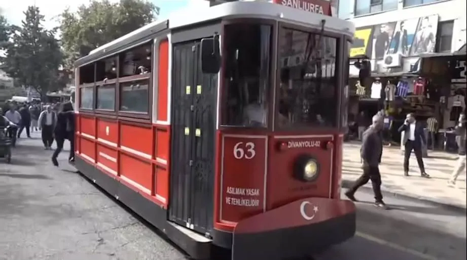 Nostaljik tramvaylar hizmete başladı