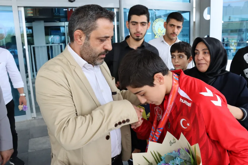 Balkan Şampiyonu Memleketi Şanlıurfa’da coşkuyla karşılandı
