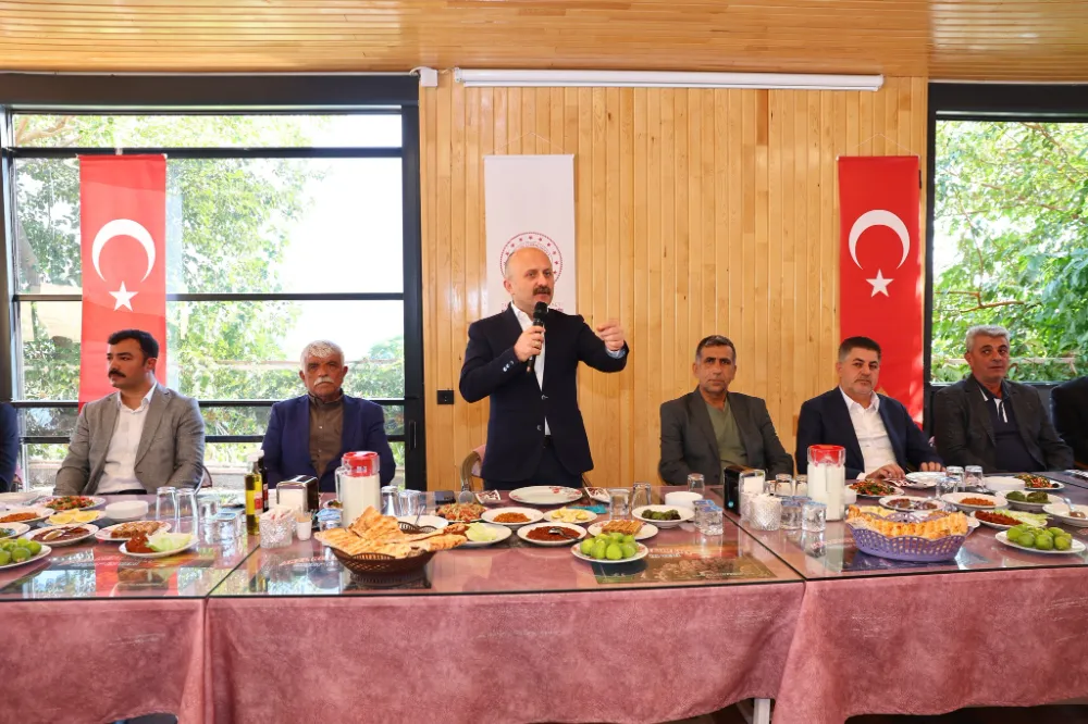  Kâhta’da Protokol ve Muhtarlar Aynı Sofrada Buluştu!