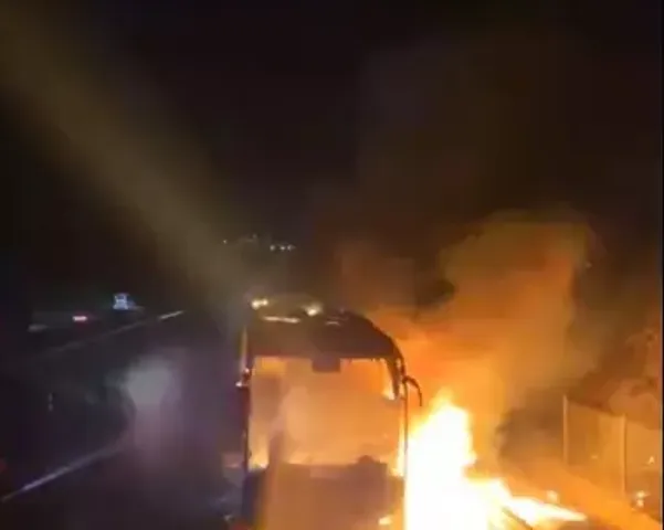 Adıyaman firmasına ait otobüs yanarak kullanılamaz hale geldi