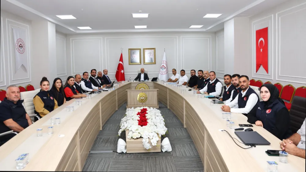 Vali Osman Varol,afet konutları yönetimleri ile bir araya geldi 