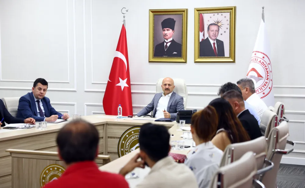 Vali Osman Varol iş arayan vatandaşları dinlemeye devam ediyor