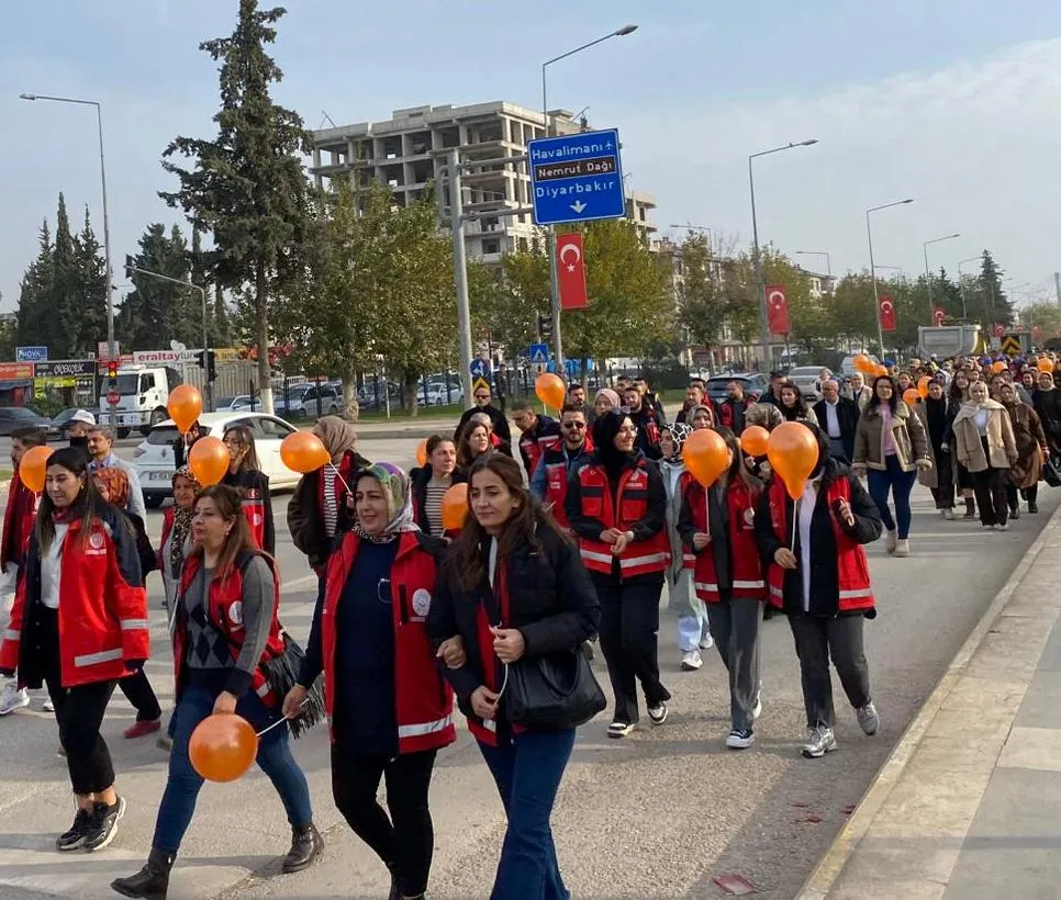 Adıyaman’da Kadına Yönelik Şiddetle Mücadele İçin Yürüyüş Gerçekleştirildi