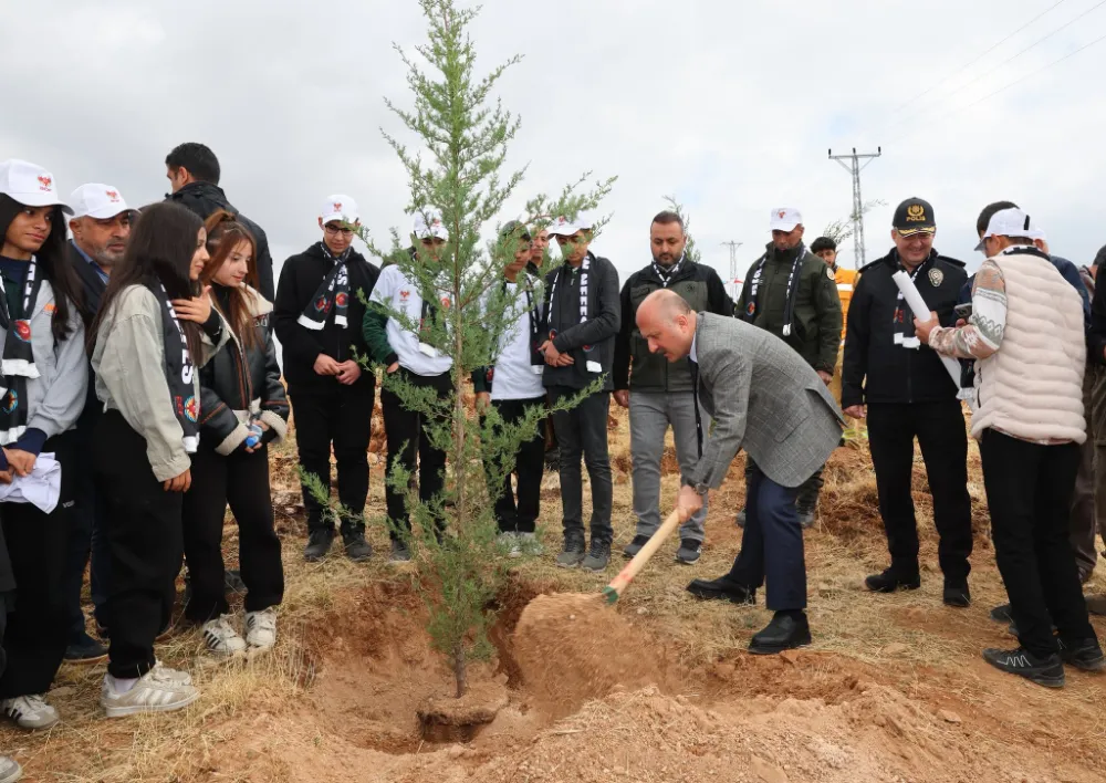 Şehitler İçin 150 Fidan Toprakla Buluştu