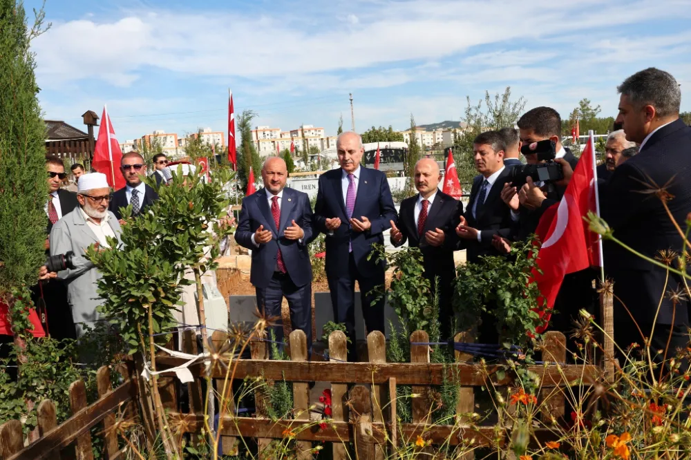 Meclis Başkanı Kurtulmuş deprem şehitlerini kabirlerinde ziyaret etti