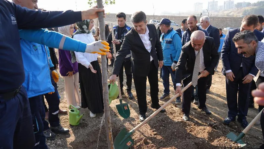 Adıyaman’ın İl Oluşunun 71. Yılında 71 Fidan Toprakla Buluştu