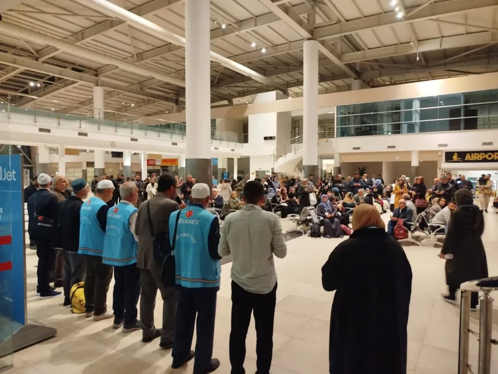 Adıyaman’da 187 Kişilik Umre Kafilesi Dualarla Uğurlandı