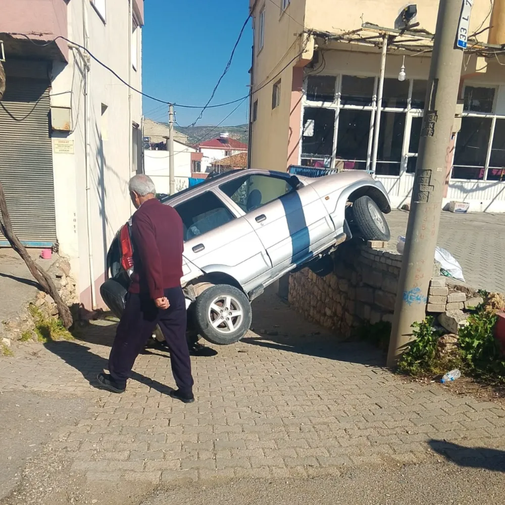 İki Otomobilin çarpıştı kaza: 5’i öğretmen 6 yaralı