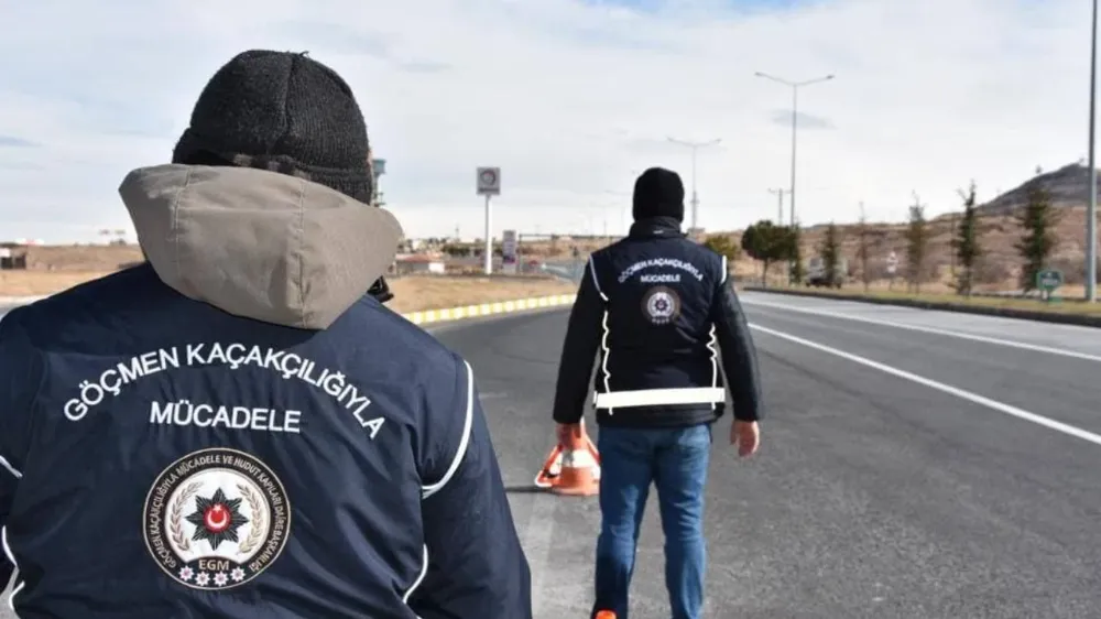 Düzensiz göçe geçit yok: 509 göçmen,49 göçmen organizatörü yakalandı