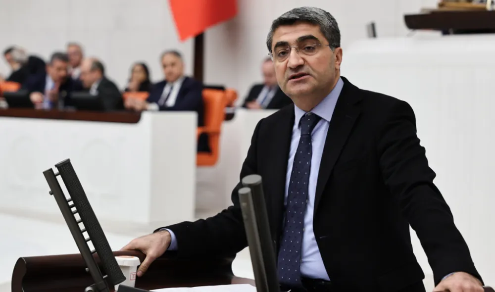 Ekmen: Kürtçe öğretmenlerinin işsizliğini giderin