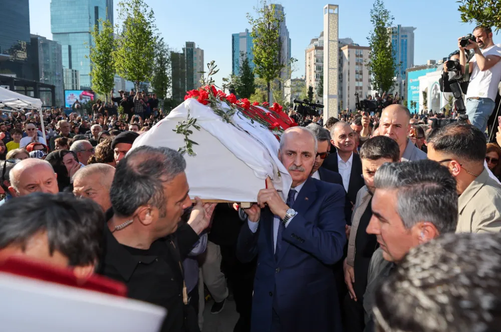 Sırrı Süreyya Önder son yolculuğuna uğurlandı