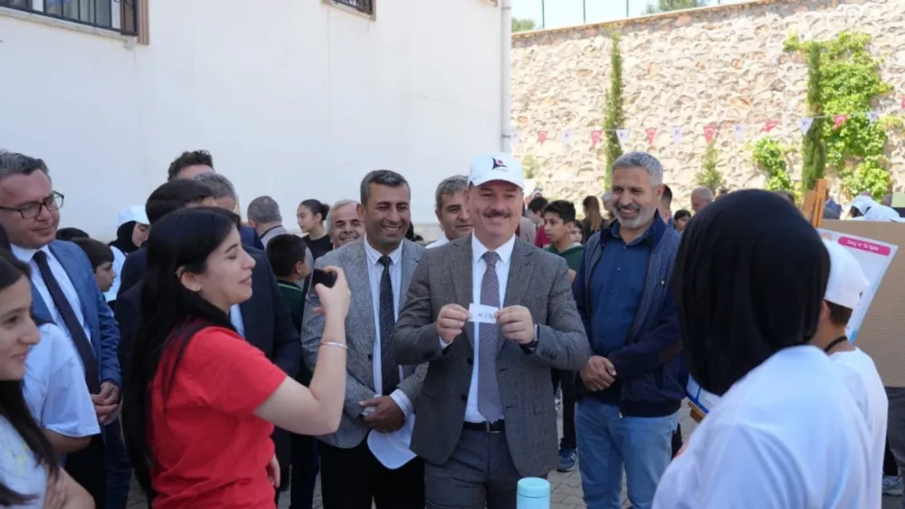 Mevlana Ortaokulundan TÜBİTAK 4006 Bilim Fuarı
