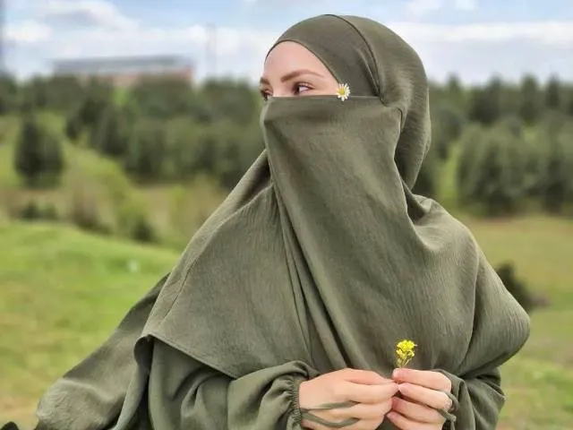 İlahiyat öğrencisi genç kız ağaca asılı halde bulundu