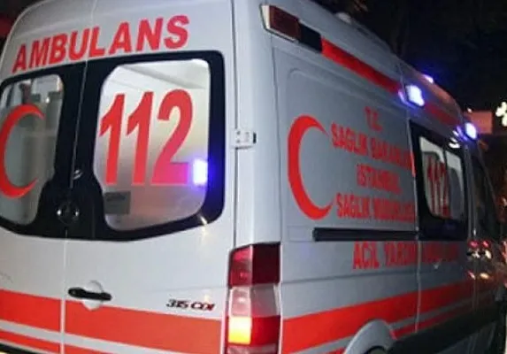Hafif ticari araç şarampole devrildi: 1 ölü, 1 yaralı
