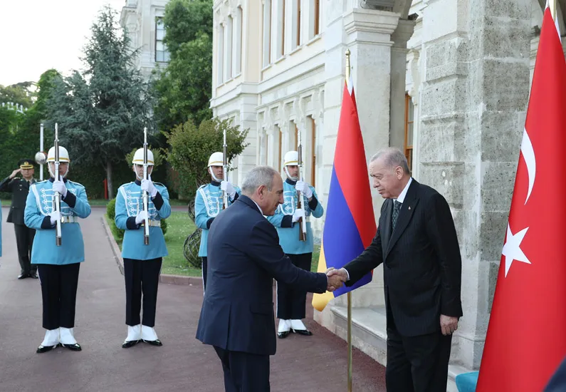 Erdoğan, Ermenistan Başbakanı Paşinyan ile görüştü