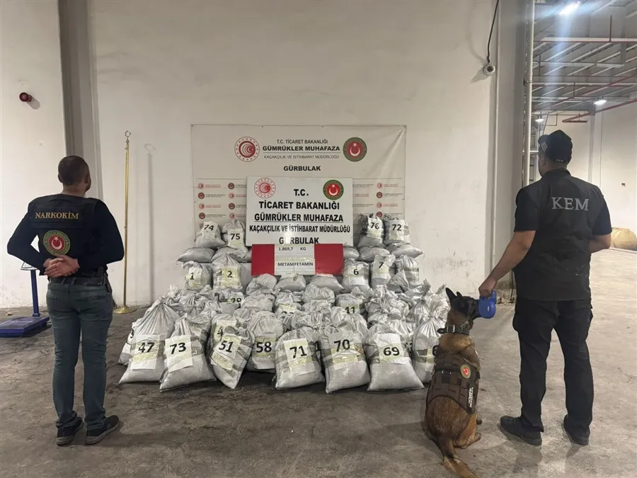 Kömüre emdirilmiş tonlarca uyuşturucu ele geçirildi