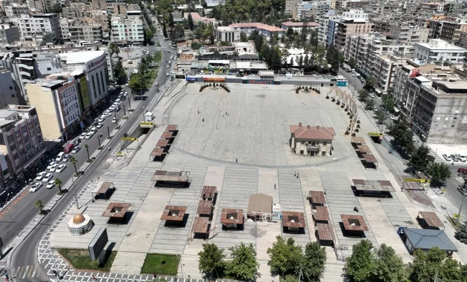 Topçu Anıtı, tarihî ruhunu yeniden kazanmış oldu.