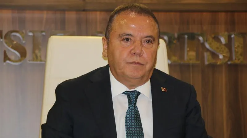 Muhittin Böcek görevden uzaklaştırıldı