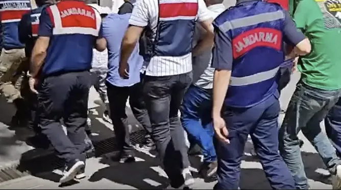 Jandarma’dan 5 ilde dev yasa dışı bahis ve nitelikli dolandırıcılık operasyonu