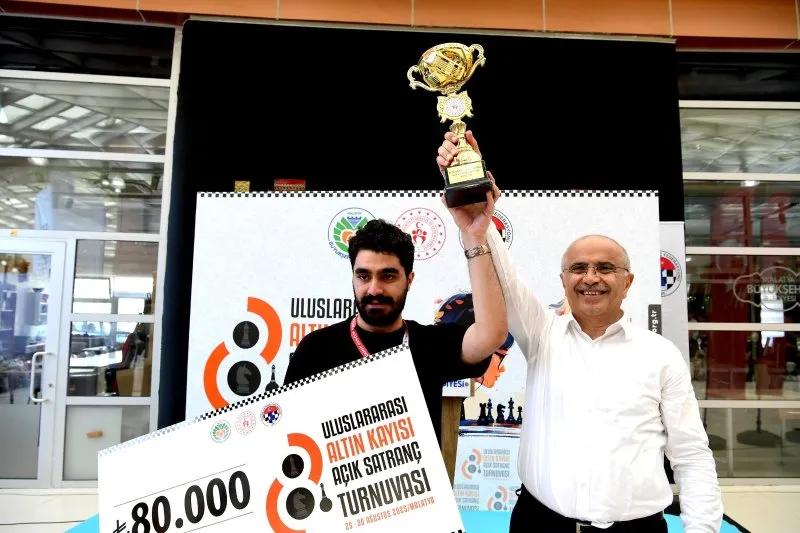 Altın Kayısı Satranç Turnuvası’nda ödüller sahiplerini buldu