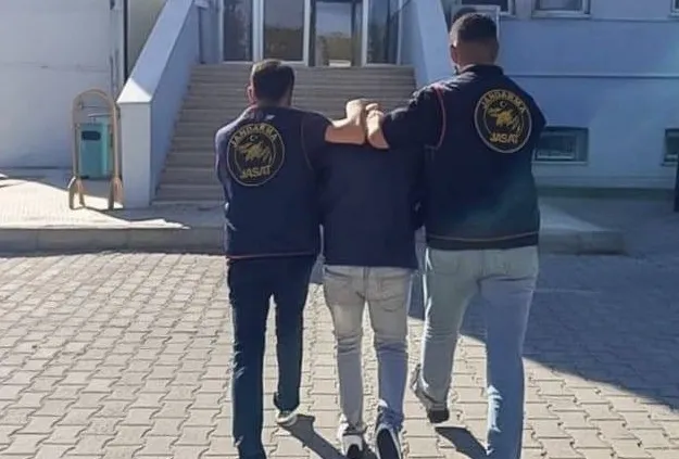 24 Yıl Ceza Alan Uyuşturucu Firarisi Kıskıvrak Yakalandı