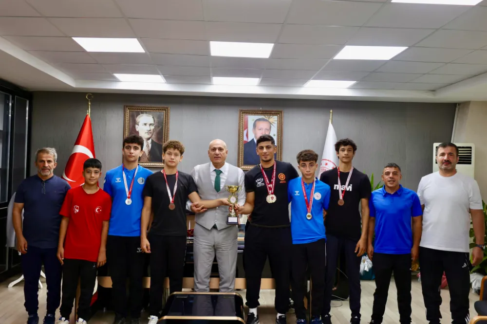 Adıyamanlı Güreşçiler takım halinde 4.’lük madalyası elde etti