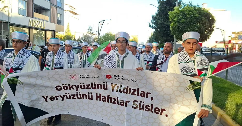  Genç Hafızlar ilahiler eşliğinde ‘İcazet Yürüyüşü’ gerçekleştirdi