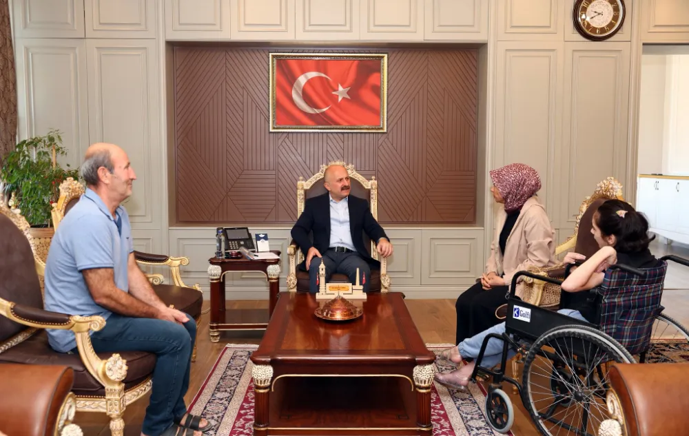 Adıyaman Valisi, Vatandaşlarla Birebir Görüşmeye Devam Ediyor