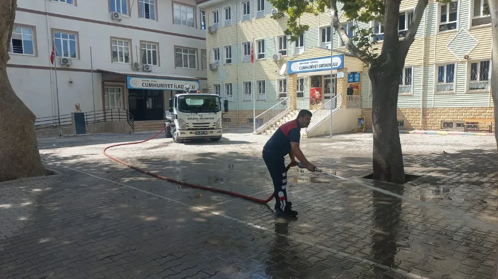 Gölbaşı Belediyesi okullarda temizlik çalışması