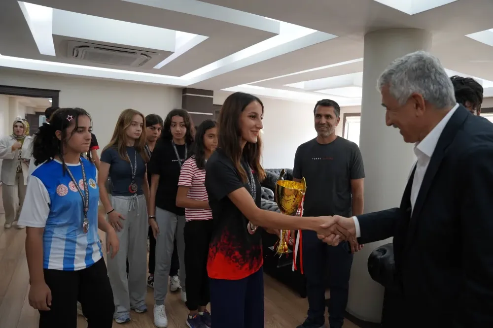 Başkan Hallaç,Başarılı Sporcuları Tebrik Etti