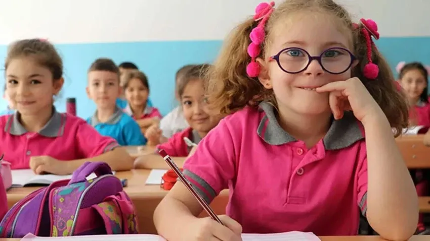 18 milyon öğrenci ders başı yaptı:İlk Ders Yeşil Vatan!