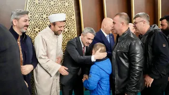 Adıyaman’da Bayramda Birlik Mesajı: Protokol Halkla Kucaklaştı