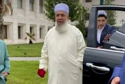 Oğul Raşit El Hüseyni Menzil Cemaatin ikinci şeyhi oldu