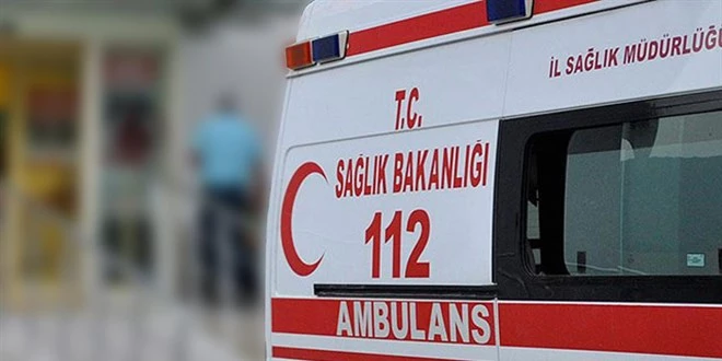Menfeze Çarpan Otomobilde 3 Kişi Hayatını Kaybetti