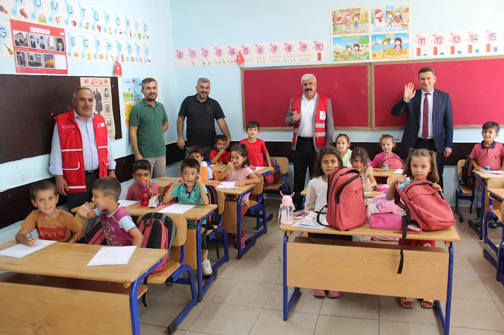 Köy Okullarına Giyim ve Kırtasiye Desteği
