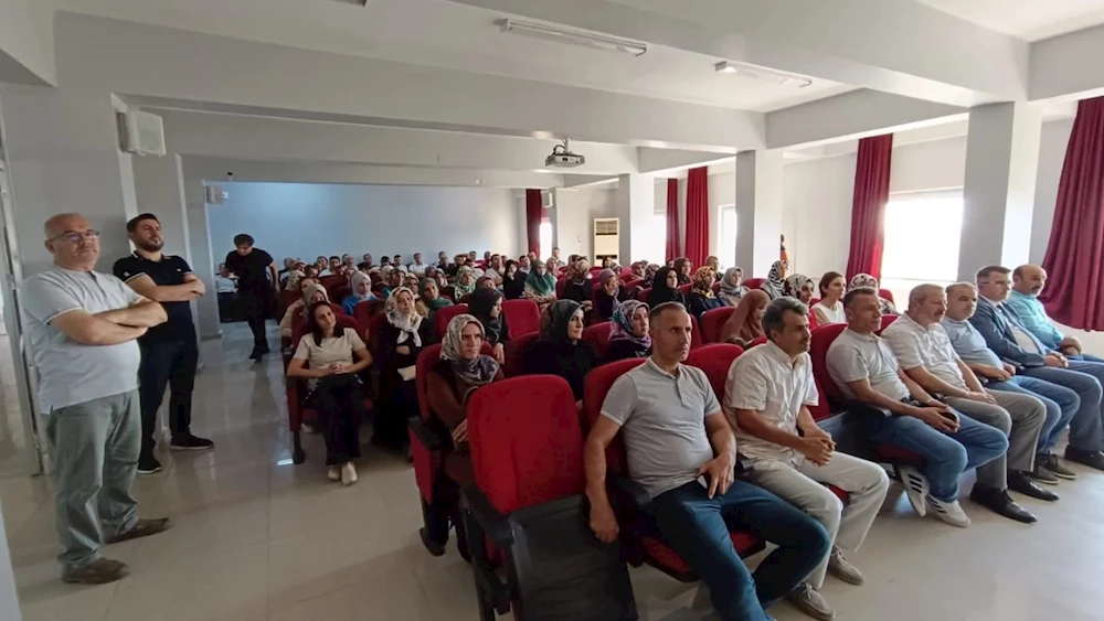 Veli toplantısına yoğun ilgi