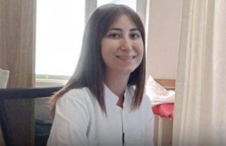 Kadın Doktor Evinde Ölü Bulundu