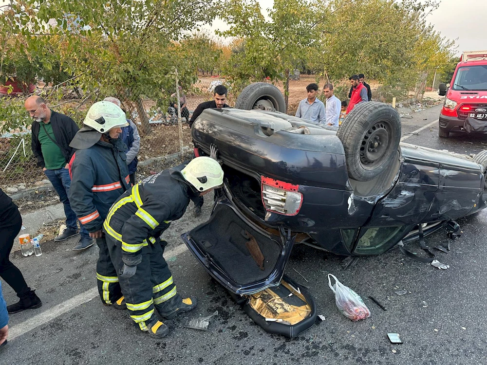 Köpeğe çarpmamak için takla attı: 4 yaralı